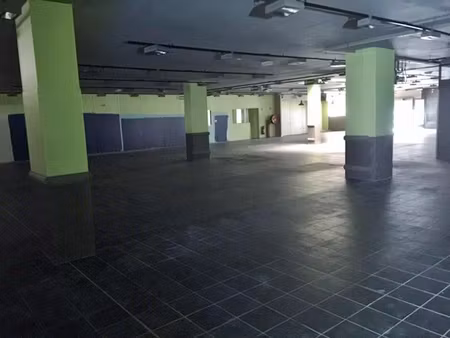 location locaux commerciaux 2550 m² + parking - a louer bollène centre