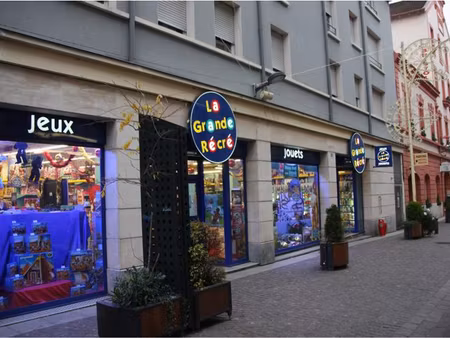 local commercial 700 m² environ centre ville de montbeliard