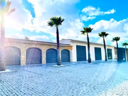 local commercial de 268m²