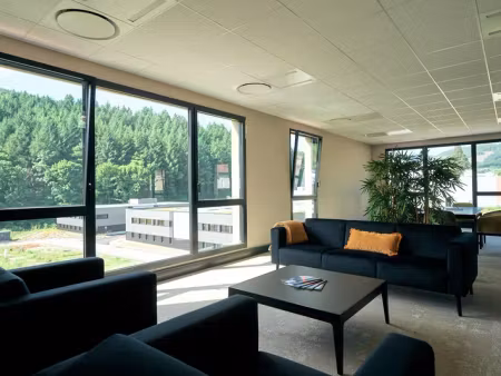 à louer : bureaux modernes et lumineux au parc du viaduc à tarare