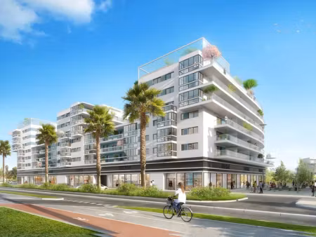 canet-en-roussillon - commerce - emplacement de 1er choix avec une grande terrasse