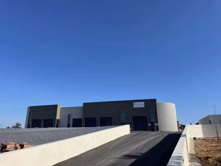 locaux d’activités - neufs - à partir de 200 m² - idéal artisans  pme  showroom - st georg