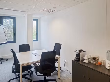 trouvez un espace de bureau à stop and work maisons-laffitte pour 5 personnes où tout est 