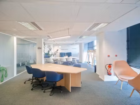 espace de bureau ouvert tout compris pour vous-même et votre équipe à stop and work maison