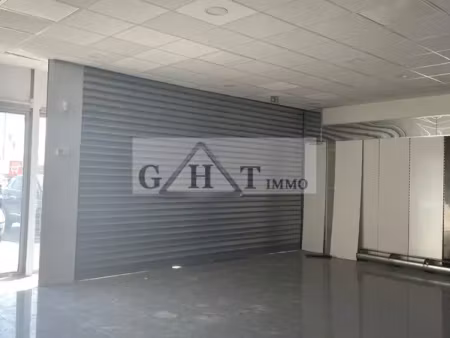 un local commercial de 170m² en zone commercial à rozay en brie