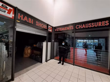 local commercial de 186m²  centre commercial intermarché roissy en brie 77