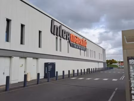 local commercial de 219m²  centre commercial intermarché roissy en brie 77