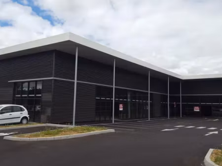 local commercial 500m² environ