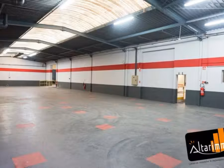 local d'activité-entrepôt a vendre ou a louer