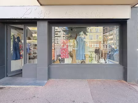 local commercial avec bail commercial