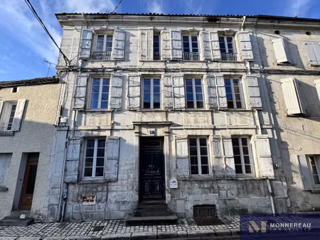 maison bourgeoise avec cour jardin et garage