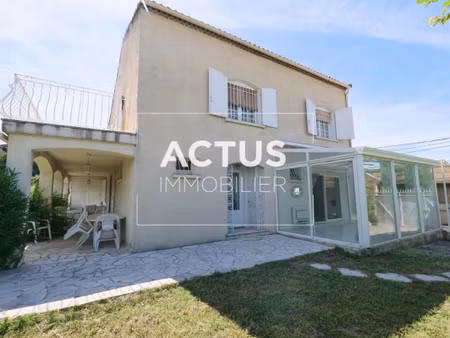maison familiale avec double garage et jardin
