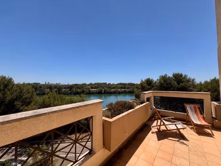 les angles  appartement avec terrasse et ascenseur  vue palais des papes