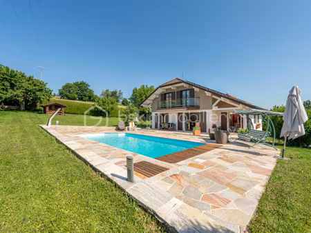 belle maison individuelle avec piscine et sous-sol complet / terrain 1800 m²