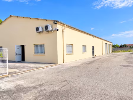 ensemble immobilier en activité avec entrepôt et terrain constructible