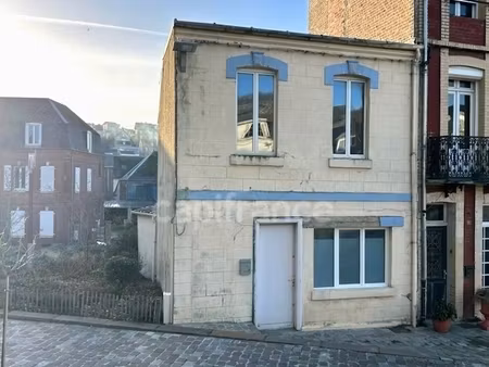 ault (80) - coeur de ville et bord de mer - maison t3