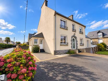 lesneven – maison familiale d’environ 185 m² – 6 chambres – terrain de 739 m²