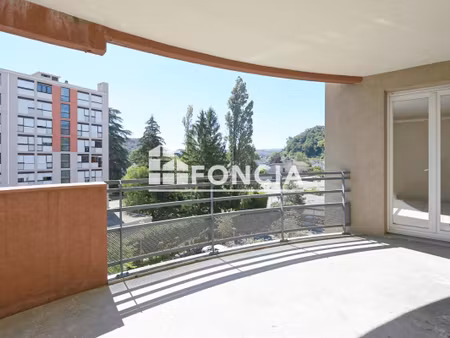 grand t3 de 72 m² avec terrasse  garage et stationnement