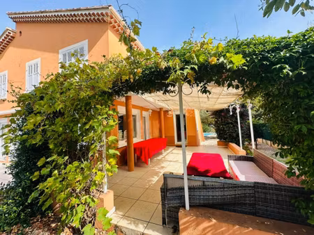 villa t6 de 160 m2 sur 850 m² terrain avec piscine et garage - plain pied