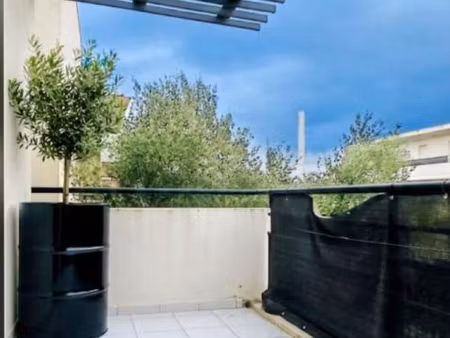 deux pièces terrasse stationnement résidence sécurisée