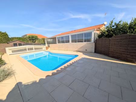 villa 4 faces piscine