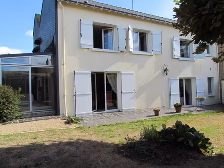 au cœur du bourg de la meilleraye de bretagne  belle propriété familiale de 200 m²