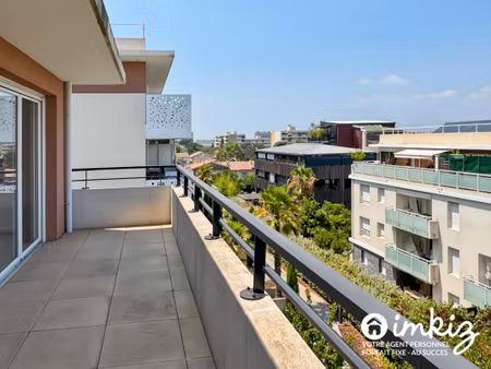 t3 dernier etage avec terrasse et box