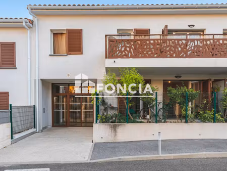 toulon t2 de 38 m² en rez-de-jardin avec parking privatif