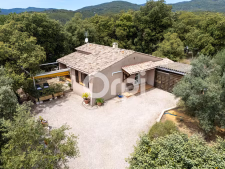 maison plain-pied - a rafraichir - domaine securise avec piscine / tennis / divers - a 10 