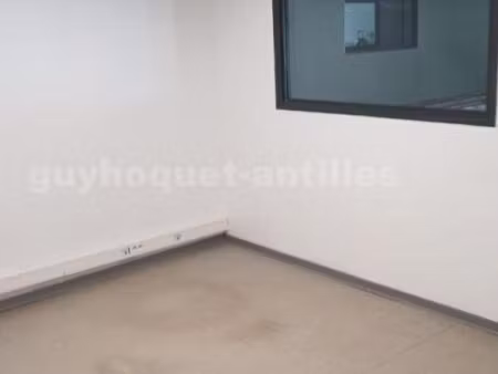 bureau à loué sur la route de schoelcher