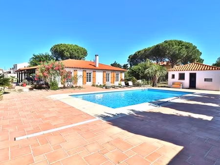 villa de luxe de 5 pièces en vente pia  france