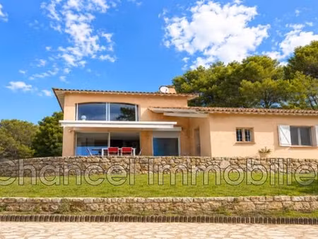 villa de luxe de 5 pièces en location antibes  france
