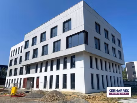 bureau prestigieux de 1556 m2 en vente - chartres-de-bretagne  france