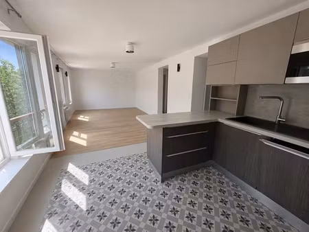 appartement de luxe de 3 chambres en location à croissy-sur-seine  île-de-france