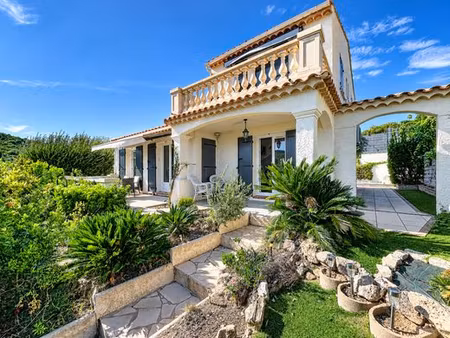 maison de luxe 4 chambres en vente à roquebrune-sur-argens  provence-alpes-côte d'azur
