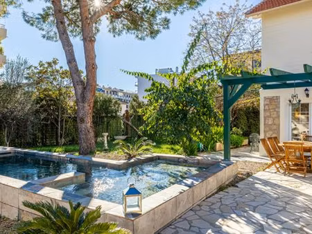 villa de 5 pièces de luxe en location mandelieu  france