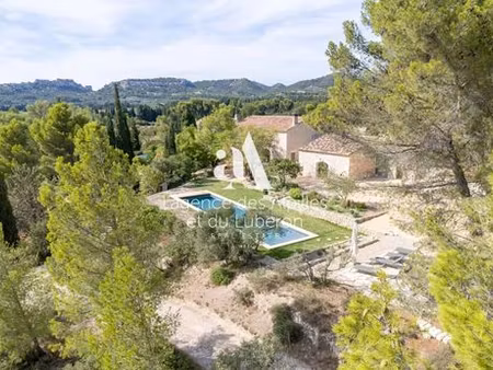 prestigieuse maison de campagne de 250 m2 en location les baux-de-provence  france