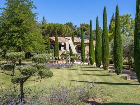 luxury 8 pièces farmhouse en location oppède le vieux  provence-alpes-côte d'azur