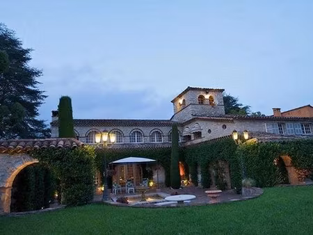 maison de luxe de 14 chambres en location à grasse  provence-alpes-côte d'azur