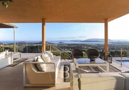 villa de luxe en location sainte-lucie de porto-vecchio  corse