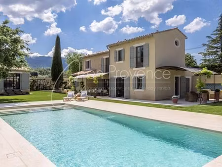 villa de luxe de 3 chambres en location oppède le vieux  france