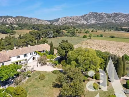 luxury 12 pièces farmhouse en location les baux-de-provence  france