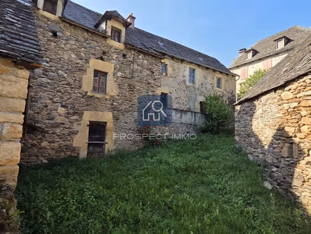 corps de ferme en bordure du lot à rénover