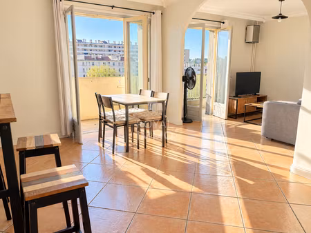 appartement 3 chambres avec 2 balcons  loggia et cave