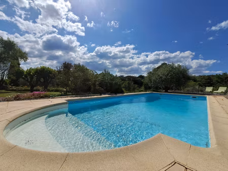 grand mas de caractère sur parc arboré de 7500 m2