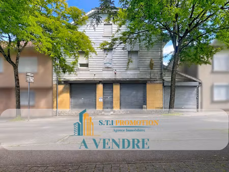 immeuble à rénover avec local commercial et appartement t3
