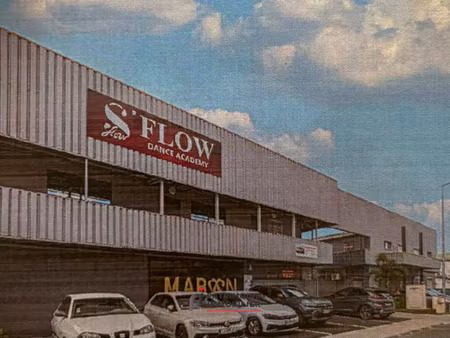 location local commercial