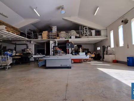 location local commercial