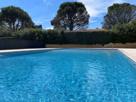 saint raphaël t4 traversant avec terrasse plein sud et piscine