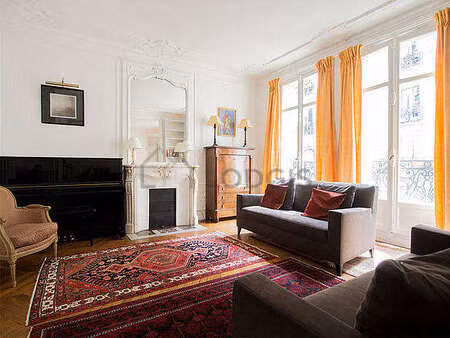 appartement 3 chambres meublé avec piano  ascenseur et cheminée